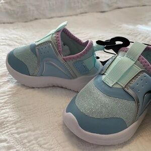 New toddler size 4 girls shoes Athletica works step-in6-12 mn infant blue purple